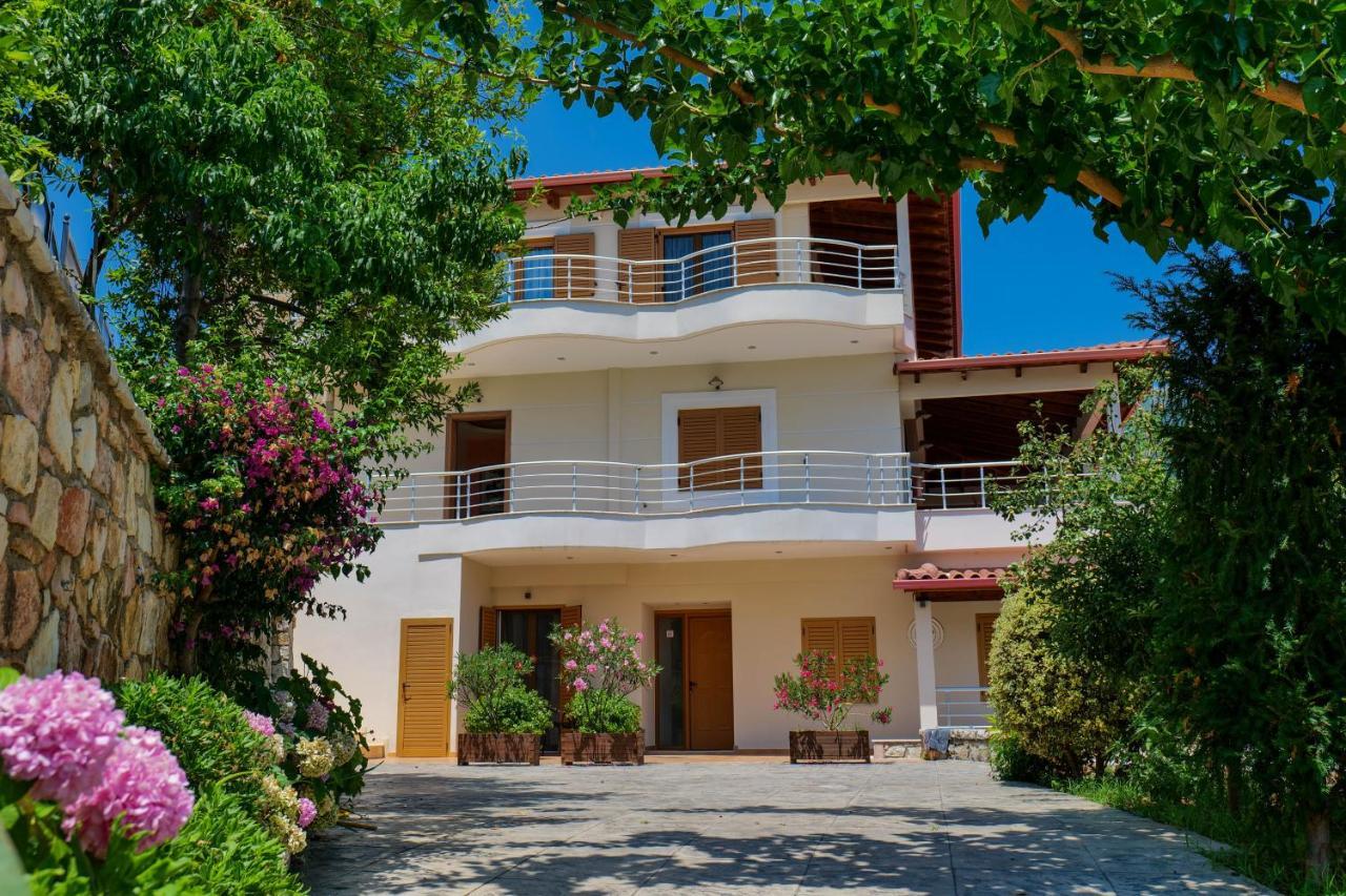 Royal 1967 Bed & Breakfast Himarë Dış mekan fotoğraf