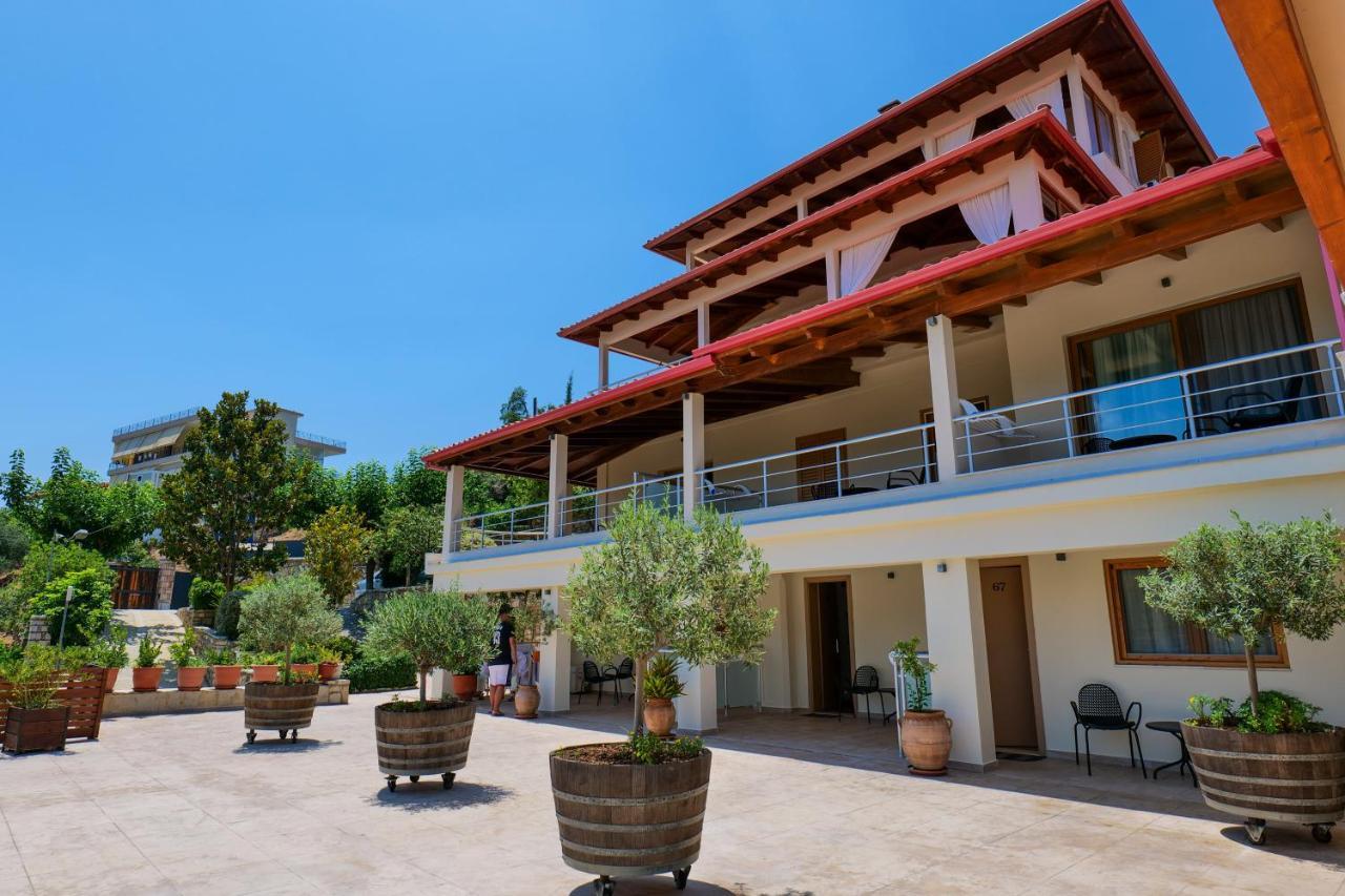 Royal 1967 Bed & Breakfast Himarë Dış mekan fotoğraf