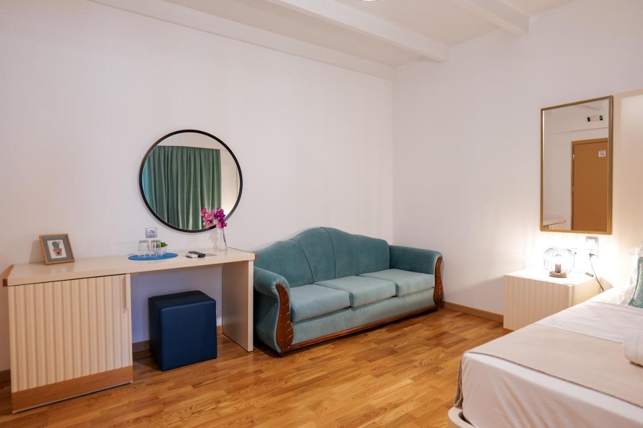 Royal 1967 Bed & Breakfast Himarë Dış mekan fotoğraf