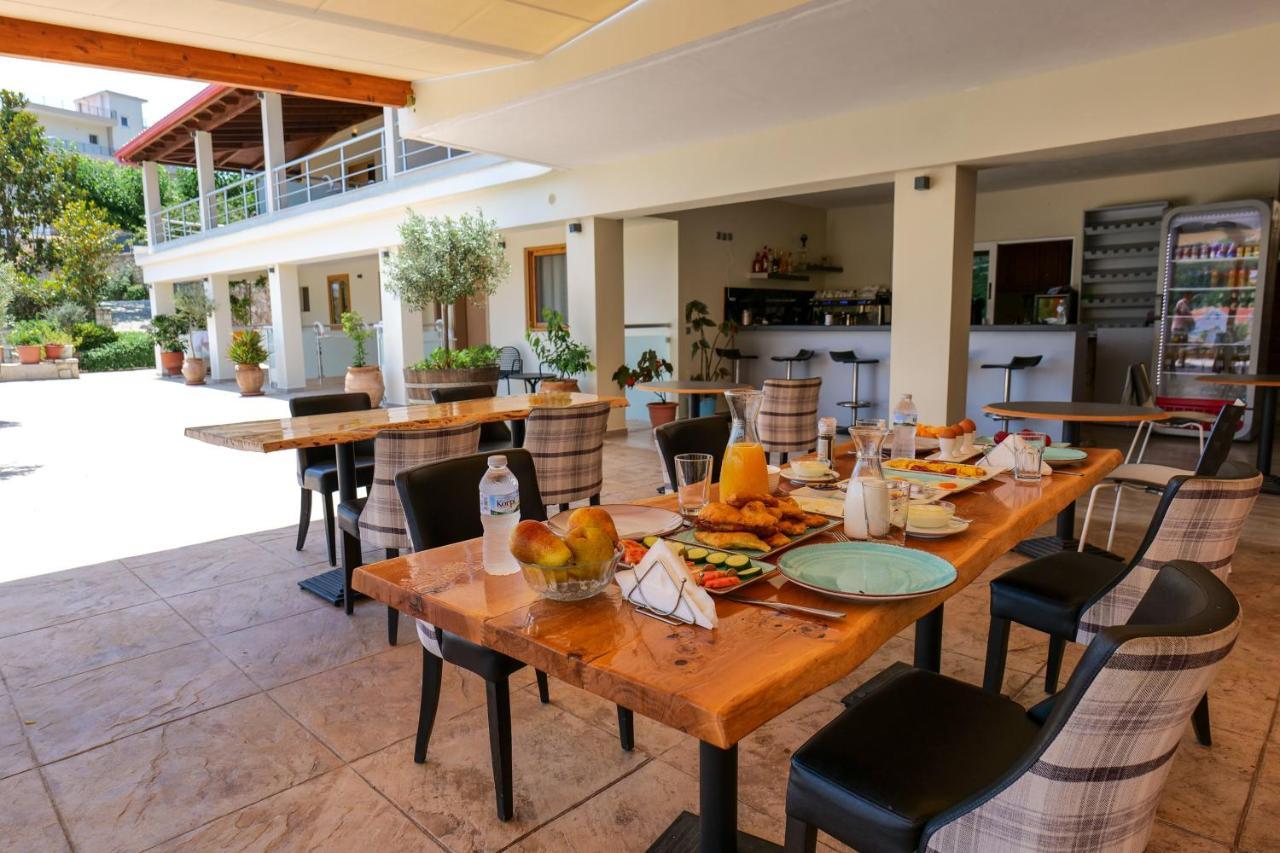 Royal 1967 Bed & Breakfast Himarë Dış mekan fotoğraf