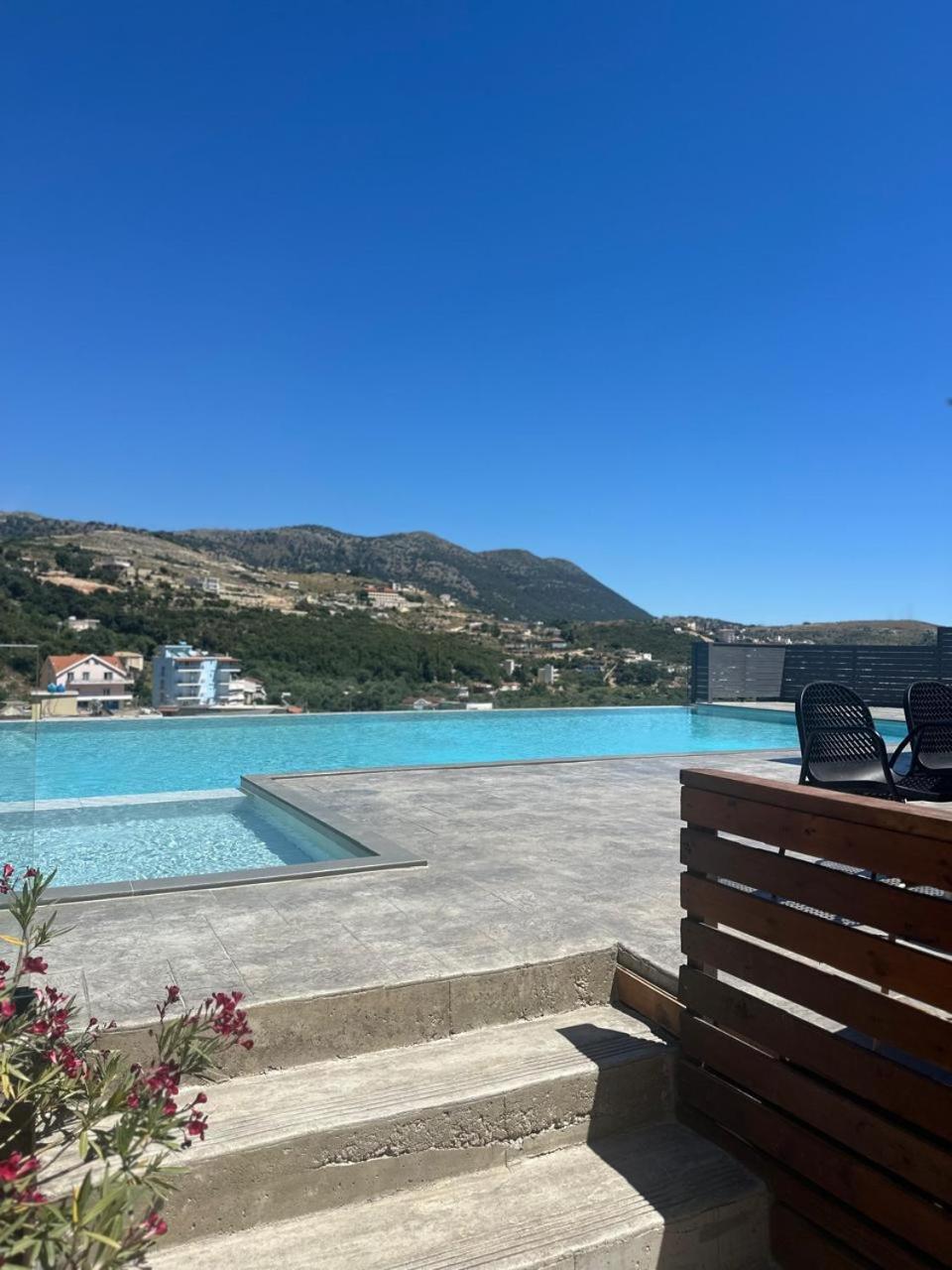 Royal 1967 Bed & Breakfast Himarë Dış mekan fotoğraf