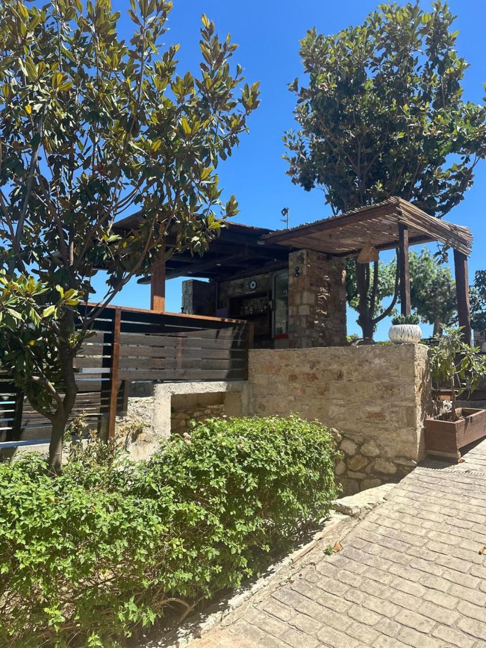 Royal 1967 Bed & Breakfast Himarë Dış mekan fotoğraf