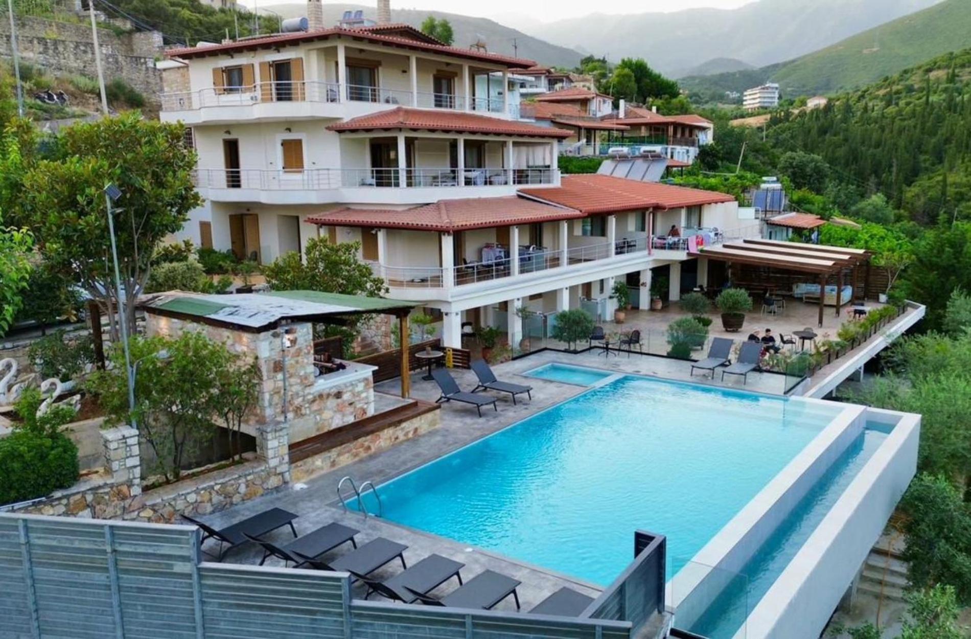 Royal 1967 Bed & Breakfast Himarë Dış mekan fotoğraf