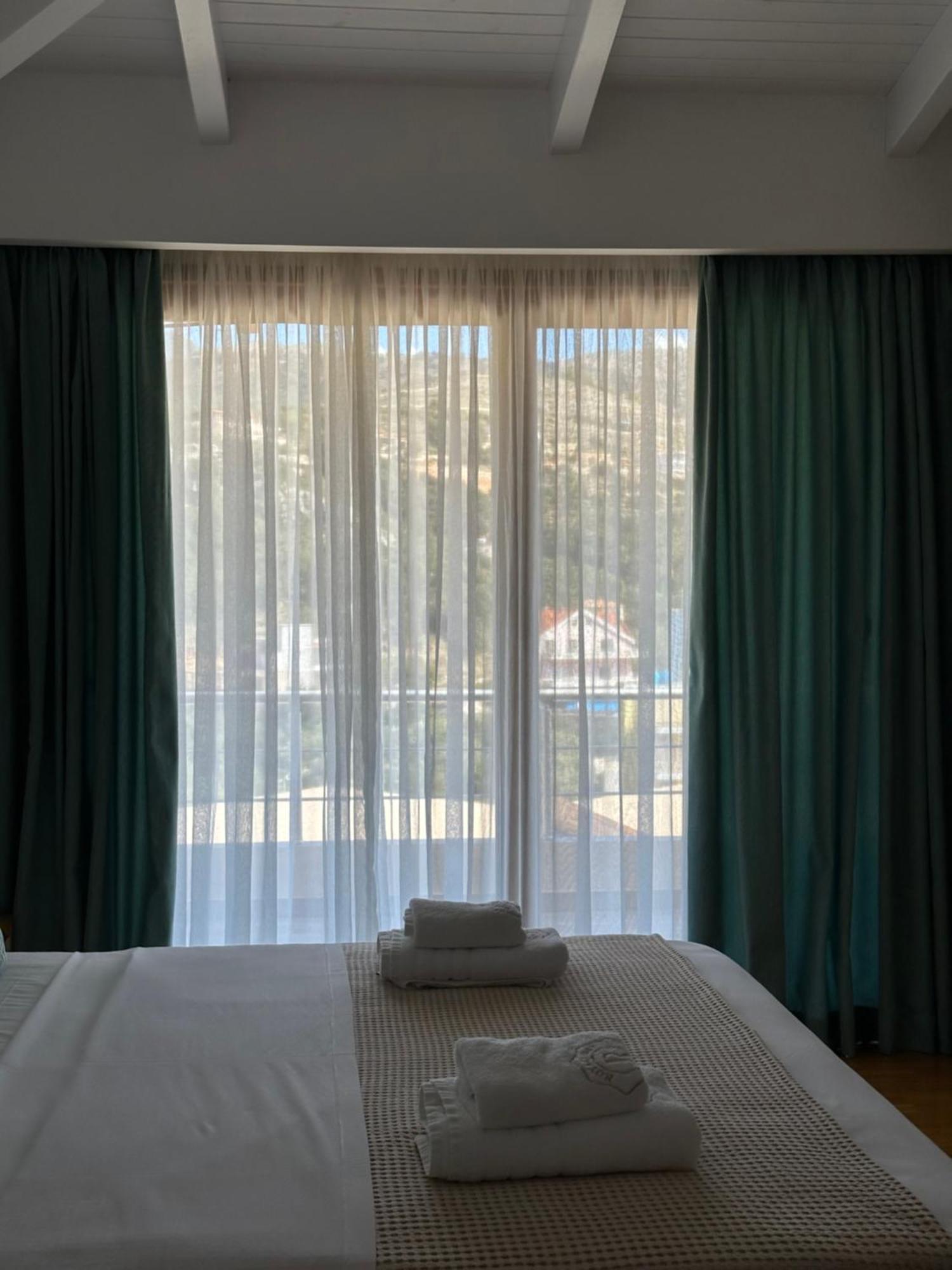 Royal 1967 Bed & Breakfast Himarë Dış mekan fotoğraf